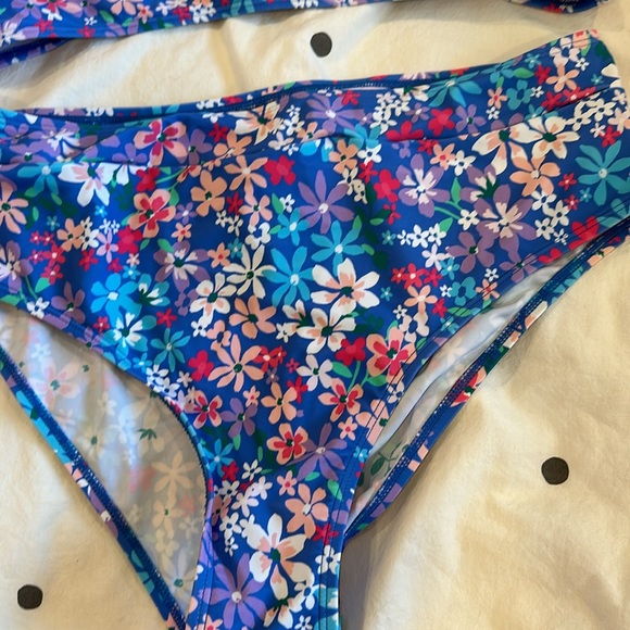 Cup She Bathing Suit - Picture 2 of 7